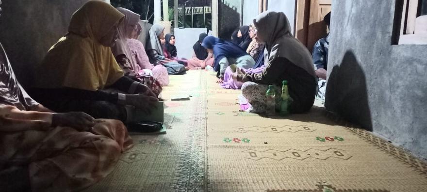 Solidaritas Tanpa Batas, Warga Gotong Royong Menyiapkan  Prosesi Pemakaman, Kalisoka, Margosari